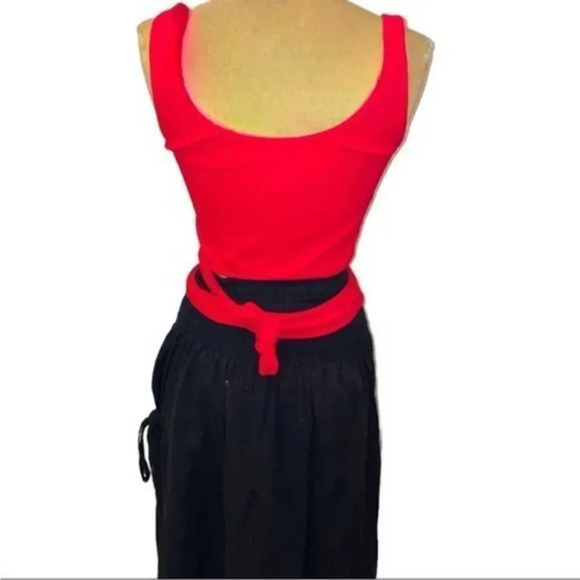 NWOTÂ RIBBED HALF BUTTON TIE AROUND CROP TOPâRED, O/S FITS UP TO 36DDD - Picture 9 of 9